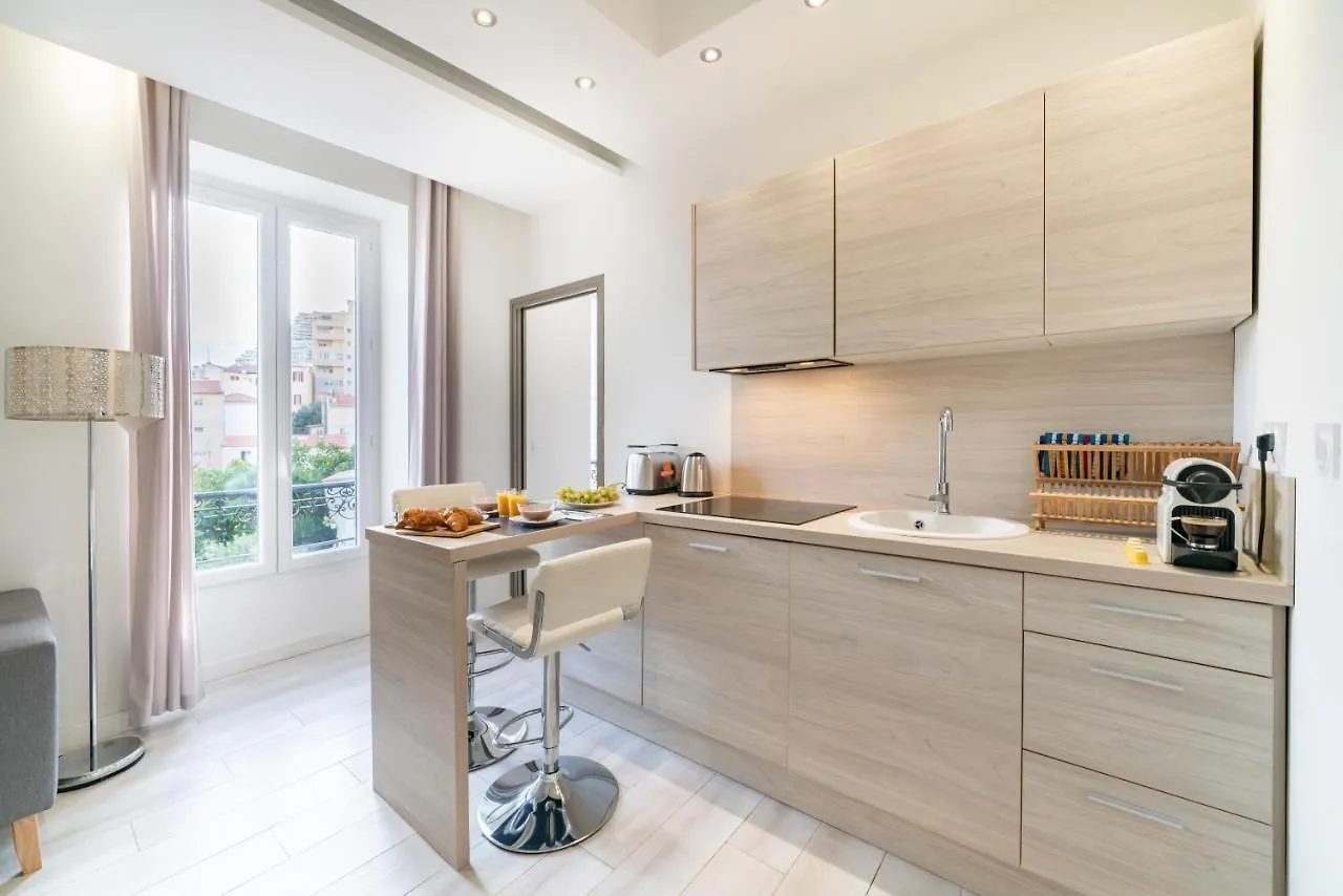Appartement Portes de Monaco, 2 pièces rénové Beausoleil