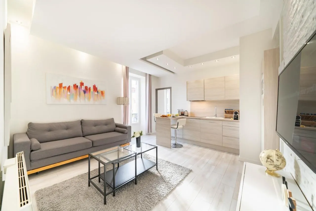 Appartement Portes de Monaco, 2 pièces rénové Beausoleil France